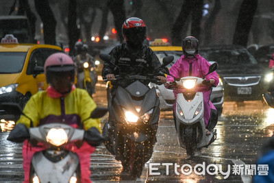 大雷雨時間提早！午後防強對流轟炸　台北再上看38度↑15縣市亮燈