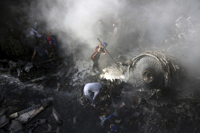 影／巴基斯坦墜機證實97死、2生還…倖存者逃出「尖叫煉獄」　住宅區4房崩塌