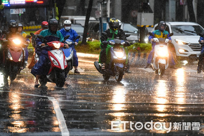 快訊／大雨特報地區曝！　午後防「強對流雷雨彈」連炸3天