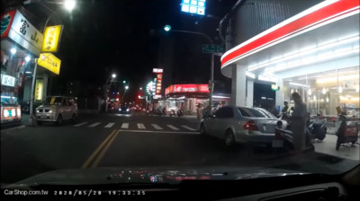 深夜開車屁孩衝出馬路！高雄男「霸氣1分鐘」0髒話電爆家長