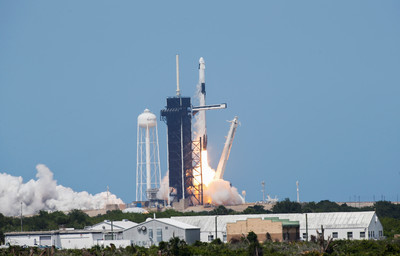 NASA睽違9年！SpaceX火箭發射成功　「飛龍號」太空船首次載人上太空