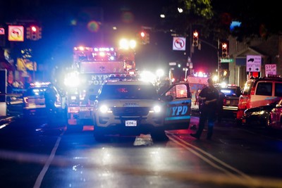 紐約深夜發生「刺警奪槍」案　1000人挑戰宵禁上街示威