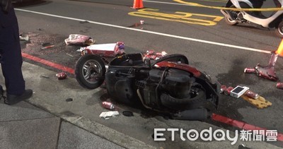 高雄21歲男騎車載2箱啤酒「自撞燈桿」　爆頭滿臉血！送醫不治