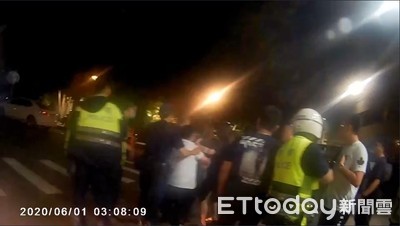 唱歌唱一半被嗆聲…她「領口沾血」撂20人擠爆急診室！狂嗆聲：我黑道欸