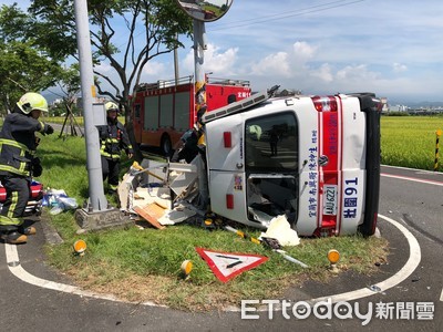 宜蘭男跌倒創傷…送醫救護車被撞翻！　他傷勢加重變「血胸」進加護病房