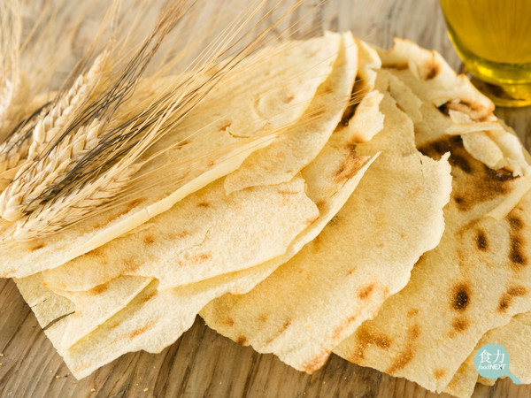 ▲Pane carasau是薩丁尼亞島的傳統麵包，又薄又脆，外觀像是烤餅。（圖／食力 foodnext提供）