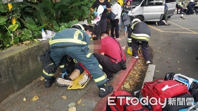 快訊／陽明山仰德大道嚴重車禍！國安局前「小巴、機車撞一團」　7人輕重傷