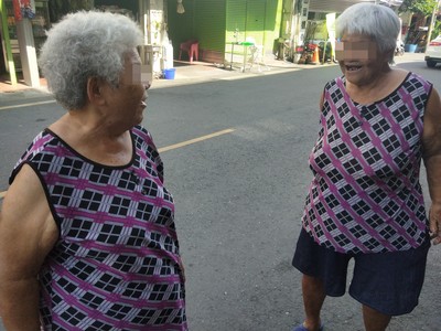 載阿嬤出門…路上巧遇「影分身」　孫女笑爛PO文竟神展開