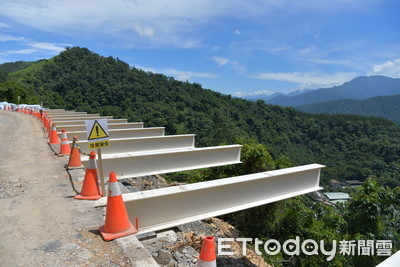 投70線道路拓寬採「棧橋式」工法 解決上邊坡窄、下邊坡深施工難題