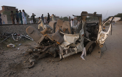 血跡濺灑玻璃窗！巴基斯坦巴士搶快與火車相撞　19名錫克教徒喪命