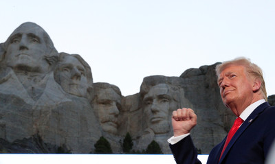 川普總統山演講迎國慶！批「憤怒暴民」拆雕像　7500人不畏疫情參加
