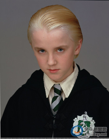 演员汤姆费顿(tom felton)在电影《哈利波特》系列里顶著一头金发