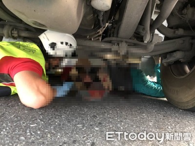 快訊／烏石港砂石車猛撞腳踏車！女子卡車底「開放性骨折」　重傷搶救中