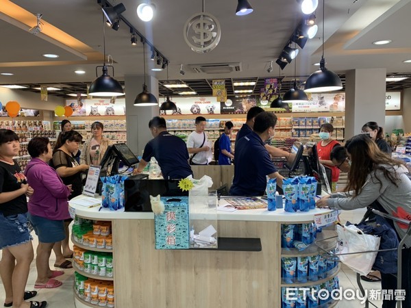 ▲▼東森寵物雲苗栗苑裡店7/18正式開幕。(圖/東森寵物雲商店) ▲▼東森寵物雲苗栗苑裡店7/18正式開幕。(圖/東森寵物雲商店)