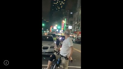 高雄2男夜市吃宵夜抽菸被制止　「龍爪手」攻擊闆娘砸店！4警噴辣椒水壓制