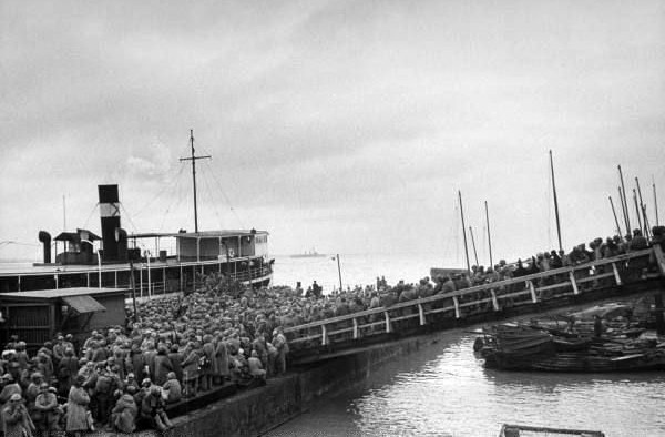 ▲▼1949年，國軍在吳淞上船撤往台灣。（圖／維基百科）
