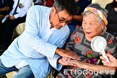 李宗盛捐「溫暖家屋」蓋門諾長照大樓　陪96歲母現身動土典禮