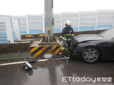 「海神」自撞華江橋閘道鐵柱！過彎失控打滑　水箱爆裂車頭毀