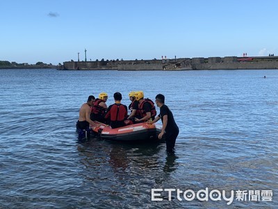 快訊／新北澳底漁港玩立式划槳落海　1獲救1失蹤...34人重裝水下搜救