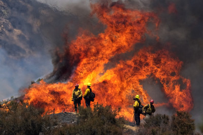 加州「蘋果野火」一夜狂燒「1.3萬英畝」8千人急撤離！　濃煙一路飄到鳳凰城