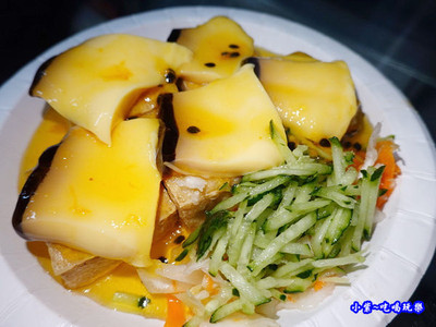 影／台中超狂「布丁百香果臭豆腐」！酸甜臭衝擊味蕾　還有巧克力口味