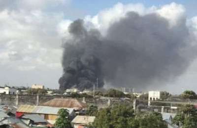 快訊／索馬利亞首都軍事基地爆炸！　濃煙竄天傷亡不明