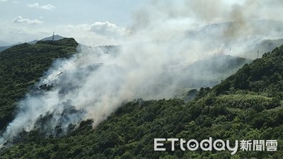 快訊／新北瑞芳火燒山！大粗坑步道山區竄大量濃煙...警消急出動搶救