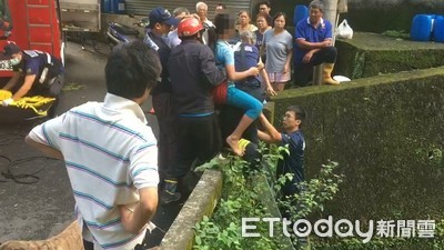 嘉義9歲女童騎單車墜溪床！「血流滿身」左手疑骨折　警消急爬5m救援