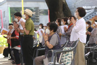 力阻病毒擴散！首爾市府強制民眾「戴口罩」拼防疫　業者違法可判停業2周