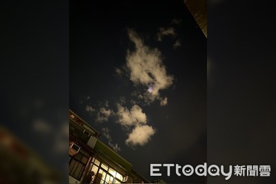 台北夜空驚見「不明紫光」！網友嚇傻拍照…內行人解答
