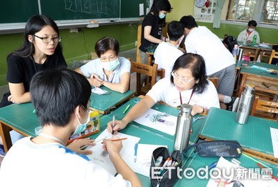 將長輩故事製成動畫作品　台科大學生帶領國中生傳承生命故事