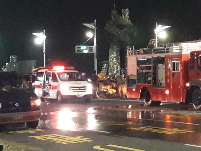 快訊／高雄男撞車狂逃！小港機場前撞計程車　2人無呼吸心跳送醫