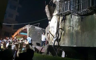 印度3層樓建築半夜突倒塌！熟睡來不及逃　至少8死、25人活埋待救