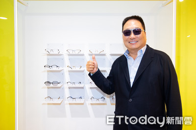 金鐘紅毯備行頭 王令麟親赴眼鏡行「3D掃瞄」挑墨鏡