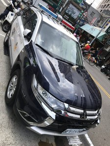 北投也有潑屎哥！單車切3段丟捷運鐵軌　糞彈5度攻擊警車派出所