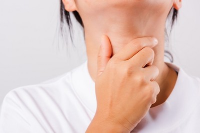 9成下咽癌都有這2習慣！頸部腫塊、吞嚥痛、聲音沙啞小心發現已晚期