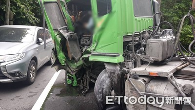 快訊／蘇花公路「砂石車、貨車對撞」！駕駛受困　雙向不通回堵1km