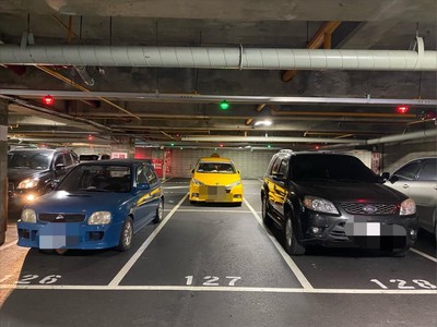 停車大挑戰！她看傻「3輛進去又出來」　網：強制保持社交距離
