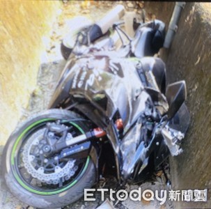 台南21歲男大生慘死水溝！　騎重機轉彎摔飛血濺182縣道