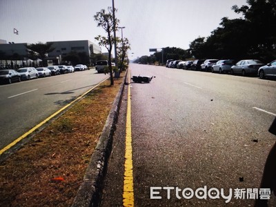 台南科工區女員工騎車自撞分隔島　頭部重創搶救13小時不治