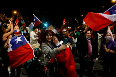 揮別獨裁年代　智利「制定新憲法」公投壓倒性通過