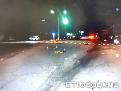 恐怖衝擊！清水22歲騎士與轎車猛撞亡　機車解體零件散落路口