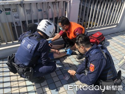 7月才驚見自焚男...婦跑監察院天橋「單腳跨坐」　警一招化解