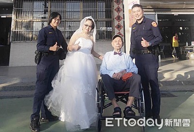 老夫妻補拍婚紗卻遇拋錨　警及時助圓夢...暖心照「左右護法」超讚