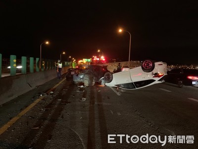 快訊／故障臨停內車道！女駕駛高速追撞「180度翻覆」...意識清楚送醫