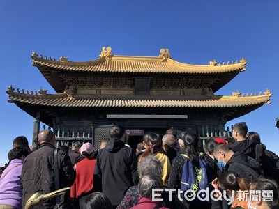 疫後武當山金頂湧祈福人潮　600年神尊曾赴台遶境現日月同輝奇景