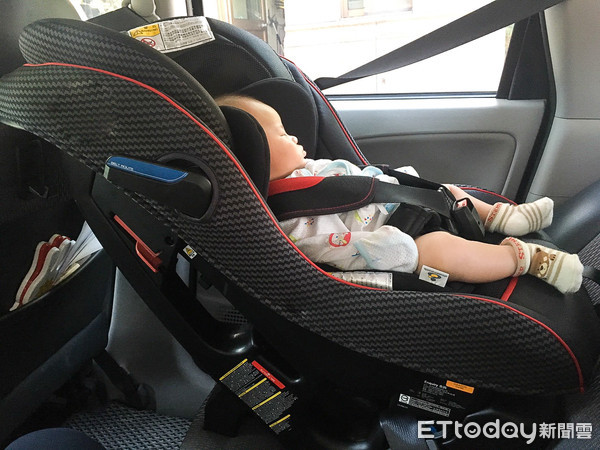 ▲▼嬰兒,新生兒,出生率,少子化,兒童安全座椅,後向式汽座,汽車安全座椅,生育率,生育津貼,育嬰假,育兒,嬰幼兒。（圖／記者李毓康攝）