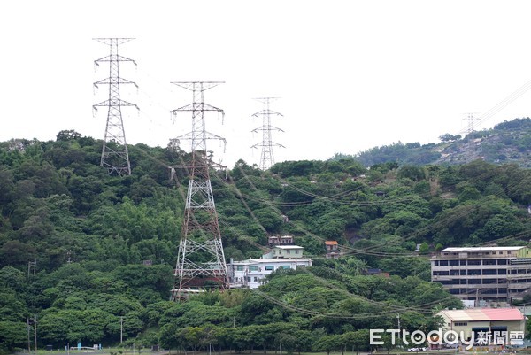 ▲▼停電,高壓電塔,南電北送,限電,台電,缺電。（圖／記者姜國輝攝）