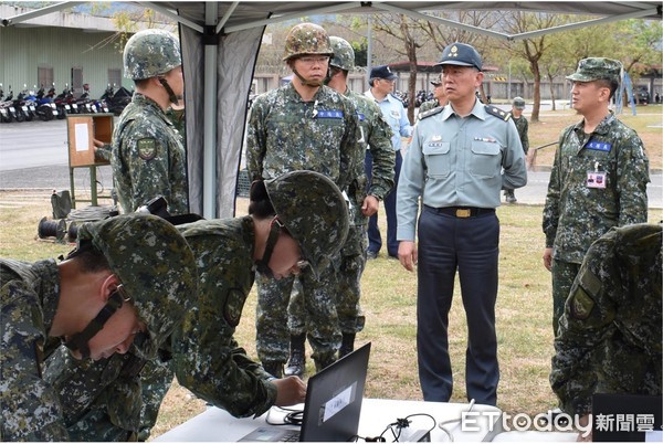 ▲▼4.國軍的基地演訓，對於電子戰、資訊戰和網路攻防的著墨不僅程度不深，範圍也無從廣泛實施，難以凸顯這種單位存在的價值。（圖/資通支援第三大隊）。