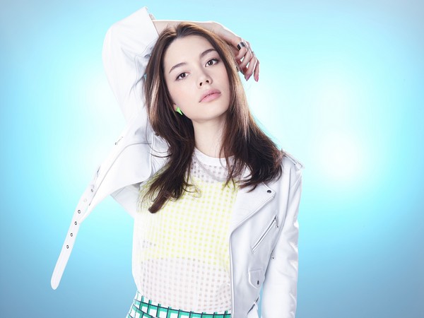 在日本乐坛或演艺圈,混血男,女艺人及歌手向来都拥有深邃的脸孔